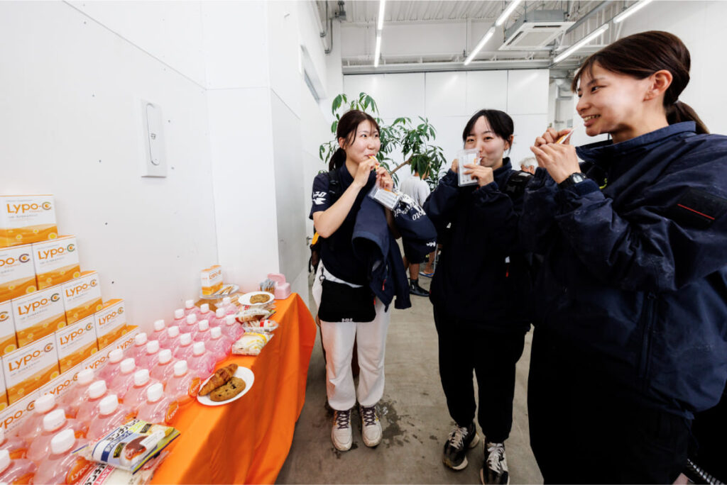 企業の皆様の商品を直接手渡しでPR